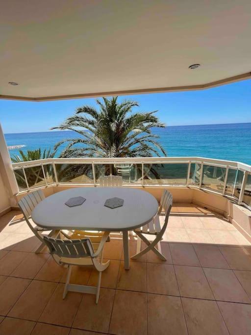 Appartement Bord De Mer Avec Garage Menton Kültér fotó